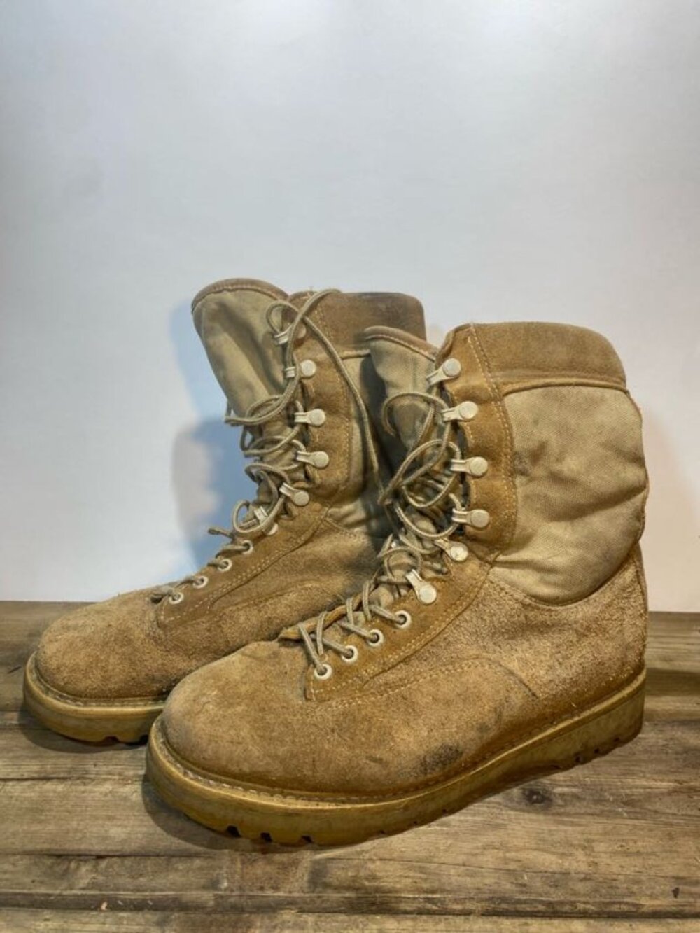 Canadian Military Hot Weather Combat Boots Size 265/104 US 9 With Vibram Sole